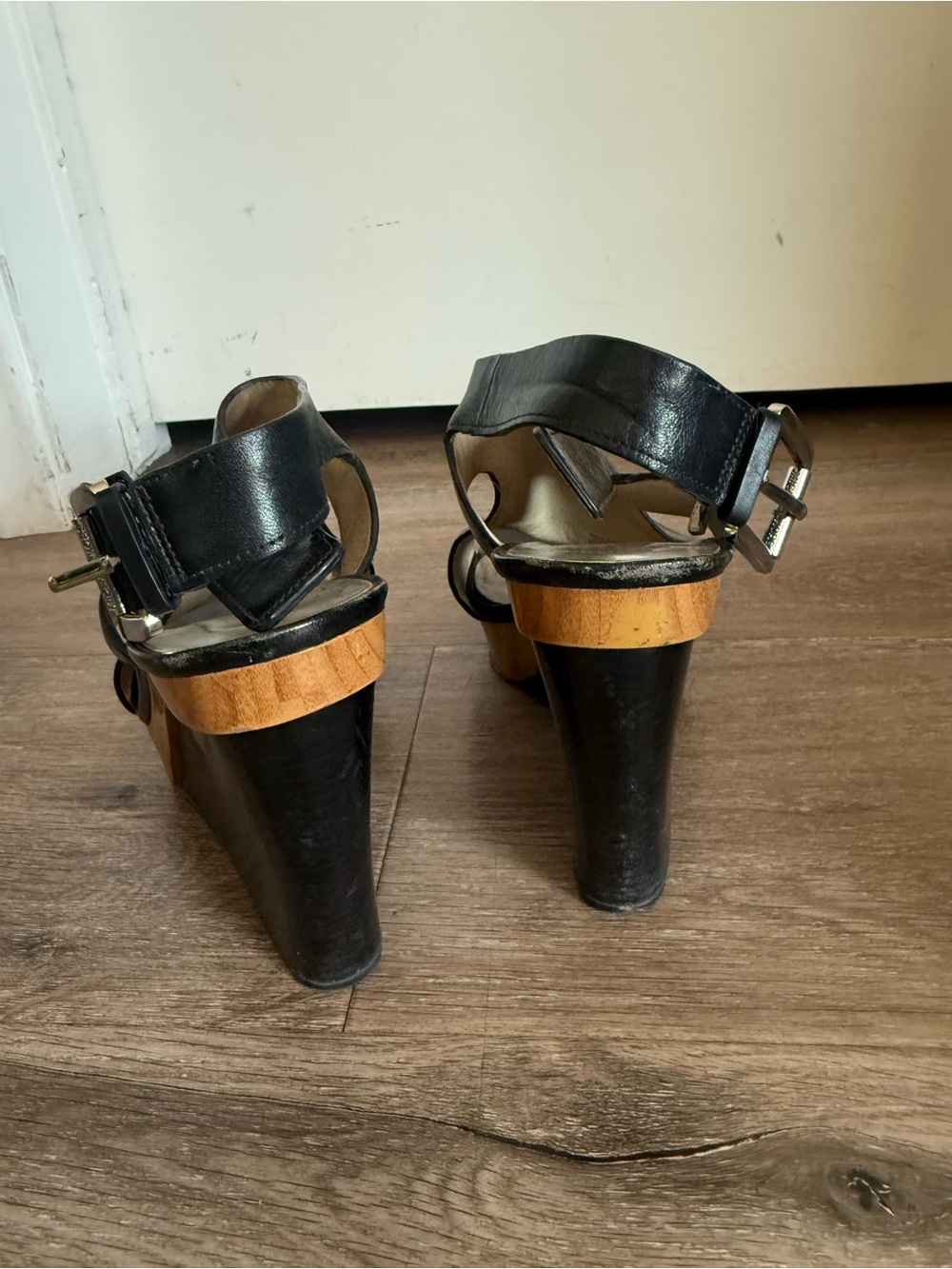 Vintage Michael Kors Black Leather Wedge Sandals with Buckle 8.5 - Picture 2 of 8